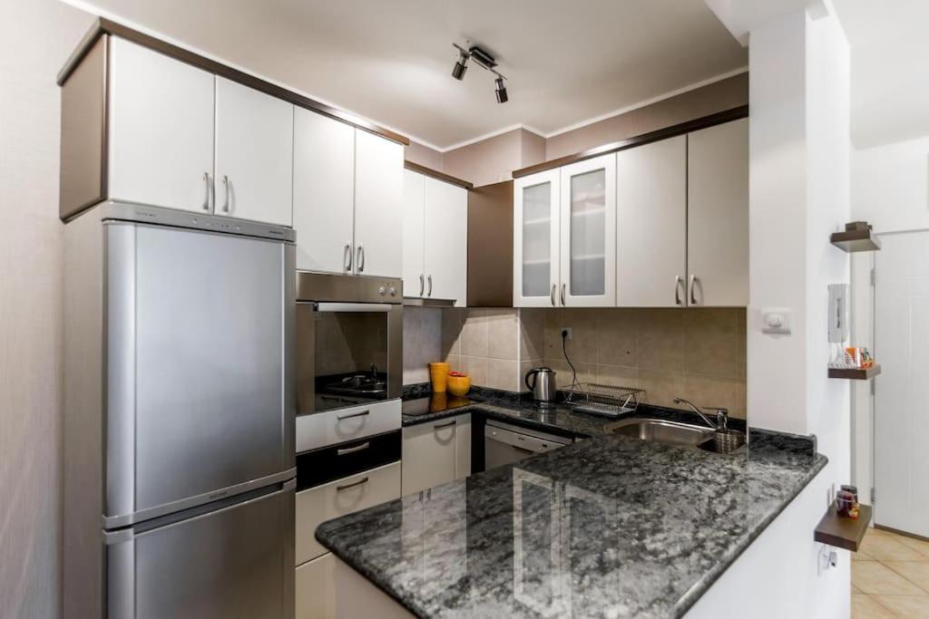 Modern Living Apts - Botanica - Private Parking Novi Sad Buitenkant foto