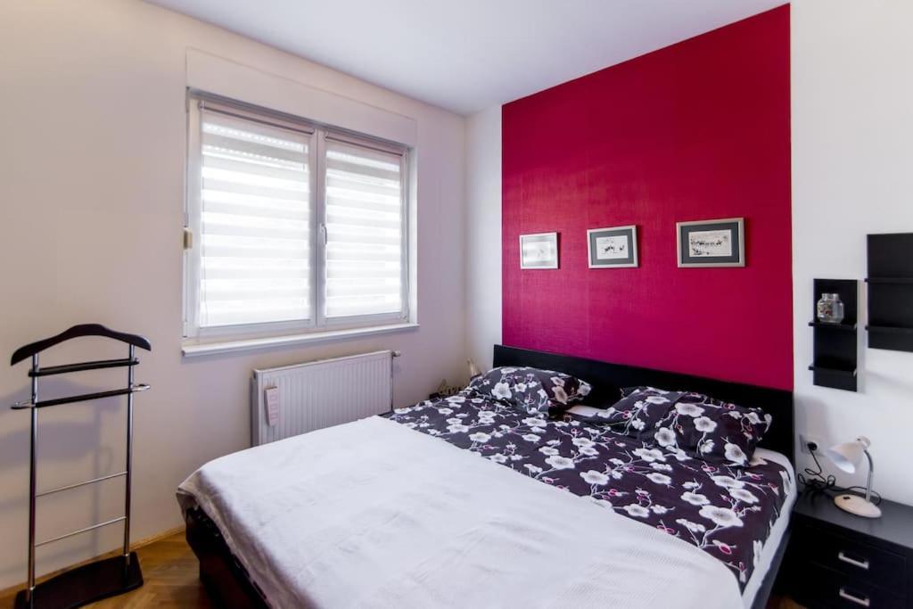 Modern Living Apts - Botanica - Private Parking Novi Sad Buitenkant foto