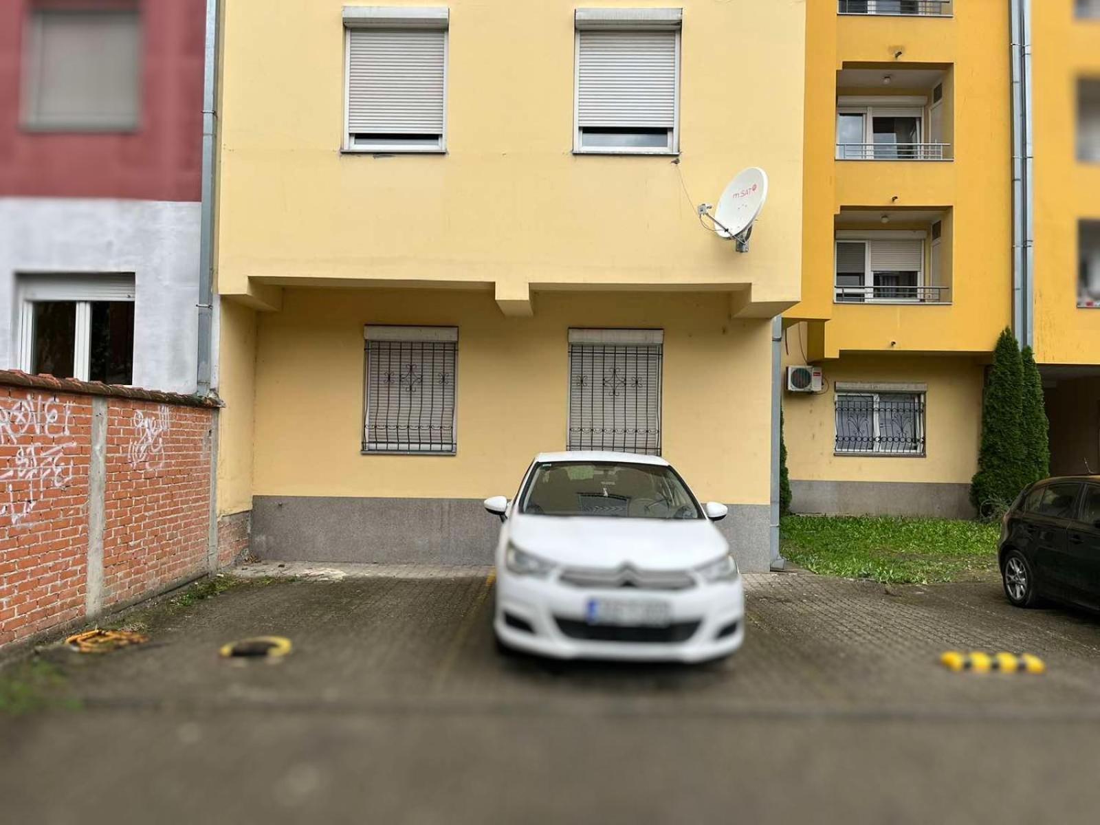 Modern Living Apts - Botanica - Private Parking Novi Sad Buitenkant foto